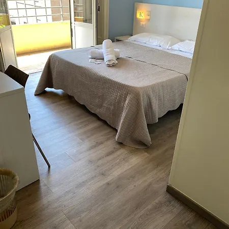 肯尼迪酒店 *